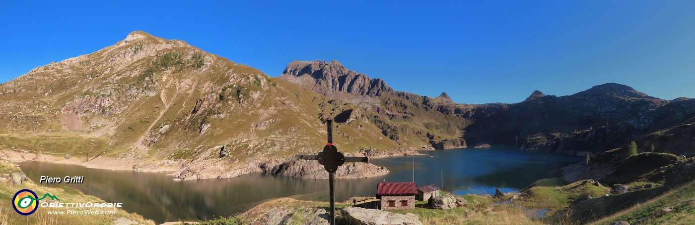 65 Laghi Gemelli con da dx Farno-Corte-Cima di Mezzeno occ..jpg